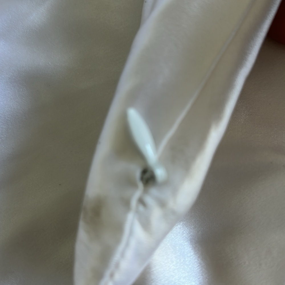 Luxurious White Satin Pillowcase - Picture 3 of 7